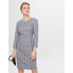 Dopasowana midi sukienka - Niebieski. Niebieskie sukienki damskie Mohito, midi, dopasowane. Za 139,99 zł.