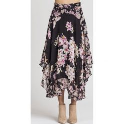 SPÓDNICA TWINSET. Czarne spódniczki damskie Twinset, na imprezę, z nadrukiem, z tkaniny, midi, asymetryczne. Za 895,30 zł.