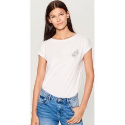Bawełniana koszulka z nadrukiem - Biały. Białe t-shirty damskie Mohito, l, z nadrukiem, z bawełny. Za 19,99 zł.