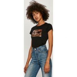 Armani Exchange - T-shirt. Białe bluzki damskie Armani Exchange, s, z aplikacjami, z bawełny, z okrągłym kołnierzem. Za 269,90 zł.