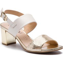 Sandały CAPRICE - 9-28302-22 Lt Gold/Offwht 921. Żółte klapki damskie Caprice, bez wzorów, ze skóry, bez obcasa, na obcasie. Za 249,90 zł.