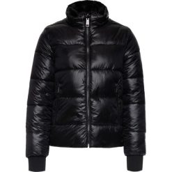 Kurtka zimowa Guess W94L29 WC530. Czarne kurtki damskie Guess, na zimę, l, z aplikacjami, z poliesteru, bez kaptura. W wyprzedaży za 479,00 zł.