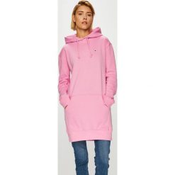 Tommy Jeans - Sukienka. Szare sukienki damskie Tommy Jeans, na co dzień, s, bez wzorów, z elastanu, casualowe, z kapturem, bez rękawów, mini, proste. Za 499,90 zł.