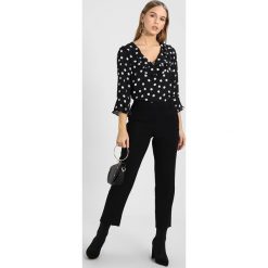 Bluzki damskie: Wallis Petite SPOT Bluzka black