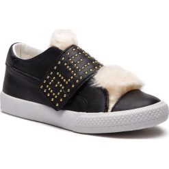 Półbuty GUESS - FJMAD4 ELE12 001. Czarne półbuty damskie Guess, z aplikacjami, ze skóry ekologicznej, bez obcasa, na płaskiej podeszwie, bez zapięcia. W wyprzedaży za 209,00 zł.