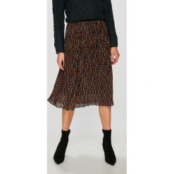 Answear - Spódnica. Pomarańczowe spódniczki damskie ANSWEAR, s, bez wzorów, z poliesteru, midi, rozkloszowane. W wyprzedaży za 119,90 zł.