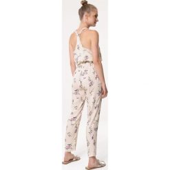 Kremowy Kombinezon Moon Bows. Brązowe kombinezony damskie Born2be, na co dzień, xl, bez wzorów, z dekoltem na plecach, z długim rękawem, długie. Za 69,99 zł.