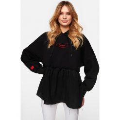 Bluza PLNY LALA Miłość 1. Czarne bluzy damskie PLNY LALA, xs, bez wzorów, z bawełny, bez rękawów, bez kaptura. Za 299,00 zł.