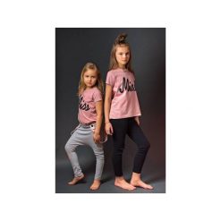 Koszulka Miss. Różowe t-shirty damskie Twomoon, bez wzorów, z elastanu, bez kołnierzyka, bez rękawów, bez kaptura. Za 69,00 zł.