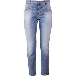 CLOSED CROPPED WORKER Jeansy Relaxed Fit light used wash. Niebieskie jeansy damskie CLOSED, bez wzorów, z elastanu. Za 919,00 zł.