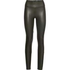 Legginsy z połyskującą powłoką bonprix zielony. Zielone legginsy damskie bonprix, bez wzorów, ze skóry. Za 64,99 zł.