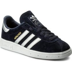Buty adidas - Munchen CQ2321 Trablu/Msilve/Ftwwht. Niebieskie buty sportowe damskie Adidas, na co dzień, bez wzorów, z zamszu, bez obcasa, na płaskiej podeszwie, bez zapięcia. W wyprzedaży za 299,00 zł.