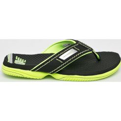 New Balance - Japonki dziecięce. Czarne sandały chłopięce New Balance, z materiału, bez zapięcia. W wyprzedaży za 79,90 zł.
