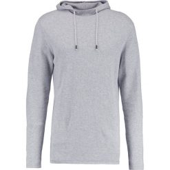 J.LINDEBERG ROLLER HOOD MICRO WAFFLE Kardigan stone grey melange. Szare bluzy męskie marki J.LINDEBERG, xl, z bawełny. W wyprzedaży za 377,40 zł.