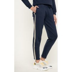 Spodnie dresowe Trussardi Jeans 56P00193. Czarne spodnie damskie Trussardi Jeans, s, z bawełny. W wyprzedaży za 419,00 zł.