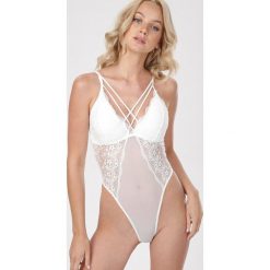 Białe Body Nerigunn. Białe body damskie Born2be, uniwersalny, bez wzorów. Za 79,99 zł.