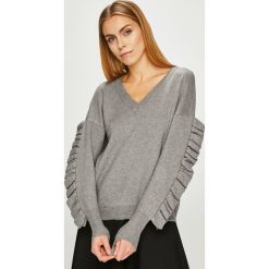 Silvian Heach - Sweter. Szare swetry klasyczne damskie marki Silvian Heach, s, z poliesteru, klasyczne, z włoskim kołnierzykiem. W wyprzedaży za 239,90 zł.