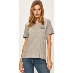 Jacqueline de Yong - T-shirt. Czarne bluzki damskie Jacqueline de Yong, s, z nadrukiem, z bawełny, z okrągłym kołnierzem. Za 49,90 zł.