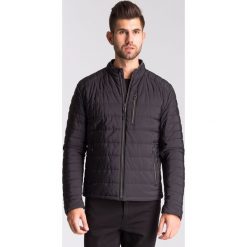 Czarna pikowana kurtka męska ze stójką. Czarne płaszcze męskie Joop! Collection, m, z aplikacjami, z dzianiny, bez kaptura. Za 559,60 zł.
