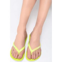 Żółte Japonki My Moment. Żółte crocsy damskie other, z kauczuku, na obcasie. Za 29,99 zł.