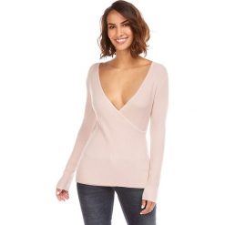 Sweter w kolorze jasnoróżowym. Różowe swetry damskie L'étoile du cachemire, bez wzorów, z kaszmiru, klasyczne, bez rękawów, bez kaptura. W wyprzedaży za 89,95 zł.