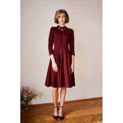 Sukienka Sotera bordowa XXS bordo. Czerwone sukienki damskie marki Marie Zélie, s, w paski, z elastanu, bez kołnierzyka, bez rękawów. W wyprzedaży za 226,20 zł.