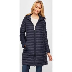 Tommy Hilfiger - Kurtka puchowa. Czerwone kurtki damskie TOMMY HILFIGER, s, bez wzorów, z materiału, długie, z kapturem. Za 1049,00 zł.