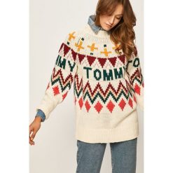Tommy Jeans - Sweter. Białe swetry damskie Tommy Jeans, s, bez wzorów, z wełny, bez rękawów, bez kaptura. W wyprzedaży za 449,90 zł.