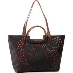 Torebka DESIGUAL - 20SAXP35 2000. Czarne torebki klasyczne damskie Desigual, z aplikacjami, ze skóry ekologicznej, zdobione, bez dodatków. Za 399,00 zł.