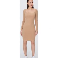 Mini sukienka z kwadratowym dekoltem - Beżowy. Brązowe sukienki damskie Sinsay, s, bez wzorów, bez kołnierzyka, bez rękawów, mini. Za 39,99 zł.