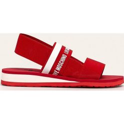 Love Moschino - Sandały. Czerwone klapki damskie Love Moschino, bez wzorów, z materiału, bez obcasa, na obcasie. Za 419,90 zł.