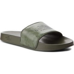 Klapki THE NORTH FACE - Base Camp Slide II T93FWO4FB Camo/English Green. Zielone klapki męskie marki The North Face, z tworzywa sztucznego. W wyprzedaży za 119,00 zł.