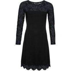 Sukienka bonprix czarny. Czarne sukienki damskie bonprix, bez wzorów, z koronki, bez kołnierzyka, bez rękawów. Za 109,99 zł.