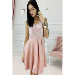 Błyszcząca sukienka z rozkloszowanym dołem. Sukienki damskie Made in Poland, s, bez wzorów, z elastanu, bez kołnierzyka, bez rękawów, rozkloszowane. Za 229,00 zł.