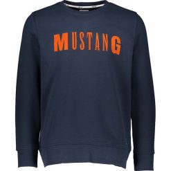 Bluza "Ben" w kolorze granatowym. Niebieskie bluzy męskie Mustang Men, m, z nadrukiem, z okrągłym kołnierzem, bez rękawów, bez kaptura. W wyprzedaży za 109,95 zł.