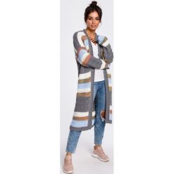 Kardigan maxi w pasy szary - s/m. Szare swetry damskie e-margeritka.pl, na jesień, s, bez wzorów, ze splotem, eleganckie, z długim rękawem, długie, bez kaptura. Za 158,99 zł.