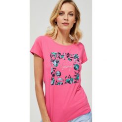 Bawełniany t-shirt z napisem. Różowe bluzki damskie Moodo, l, z nadrukiem, z elastanu, z okrągłym kołnierzem. Za 29,99 zł.