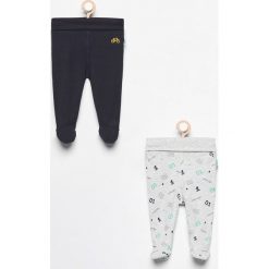 Spodnie ze stópkami 2 pack - Granatowy. Niebieskie spodnie chłopięce marki Reserved. W wyprzedaży za 29,99 zł.