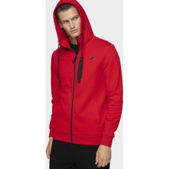 Bluza męska BLM076 - czerwony. Czerwone bluzy męskie xl, bez wzorów, z dzianiny, z kapturem, bez rękawów, z kapturem. W wyprzedaży za 129,99 zł.
