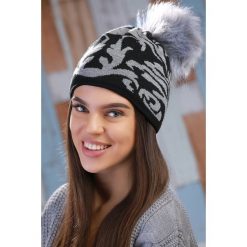 Czapka GARSIA GRAFIT/BLACK. Czarne szaliki damskie Czapka GARSIA GRAFIT/BLACK, bez wzorów. W wyprzedaży za 19,00 zł.