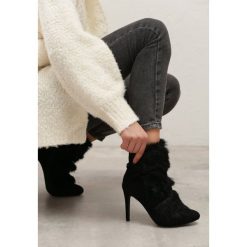 Czarne Botki Sheepskin. Czarne botki damskie Born2be, bez obcasa, na obcasie, bez zapięcia. W wyprzedaży za 89,99 zł.