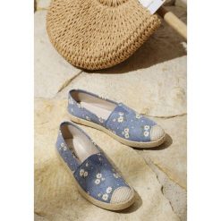 Niebieskie Espadryle Gracious. Niebieskie espadryle damskie Renee, bez wzorów, bez obcasa, na płaskiej podeszwie. Za 49,99 zł.