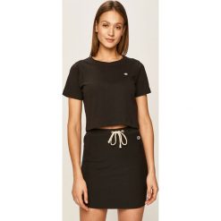Champion - T-shirt. Czarne bluzki damskie Champion, s, z aplikacjami, z bawełny, z okrągłym kołnierzem. W wyprzedaży za 129,90 zł.