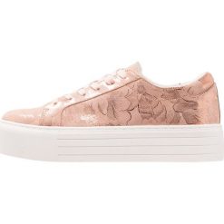 Trampki damskie slip on: Kenneth Cole New York ABBEY Tenisówki i Trampki rose gold
