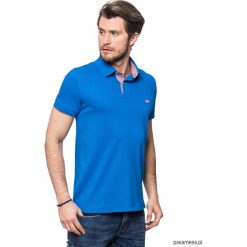 KOSZULKA POLO niebieska z wykończeniem w kratkę. Niebieskie koszulki męskie marki Pakamera, m, w kratkę, z bawełny, polo, bez rękawów. Za 149,00 zł.