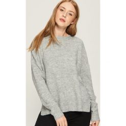 Sweter oversize - Jasny szar. Szare swetry oversize damskie Sinsay, l. Za 59,99 zł.