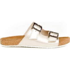 Klapki - skóra naturalna - model 340 - kolor złoty. Żółte klapki damskie Zapato, bez wzorów, ze skóry, bez obcasa. W wyprzedaży za 99,00 zł.