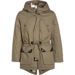 Sisley HEAVY Parka khaki. Brązowe kurtki dziewczęce marki Sisley, na zimę, z bawełny. W wyprzedaży za 271,20 zł.