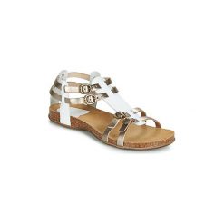 Sandały Kickers ANA. Białe sandały damskie marki Kickers, bez wzorów, bez obcasa, bez zapięcia. Za 349,00 zł.