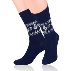 Skarpetki Steven - Męskie, Wzór Etniczny, Granat SKSTVN52056granatkogut2. Niebieskie skarpetki męskie More, bez wzorów, z tkaniny. Za 12,90 zł.